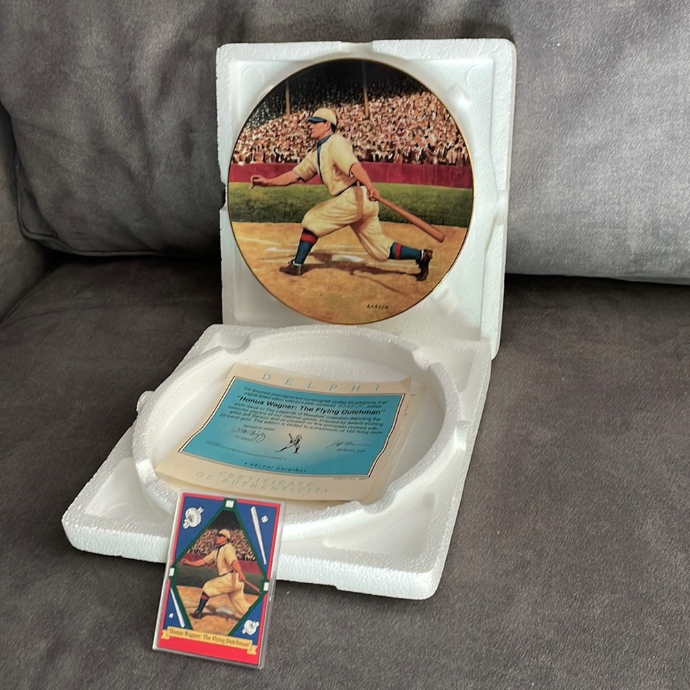 NWT. Vintage Honus Wagner “The Flying Dutchman”. collectible ceramic plate.